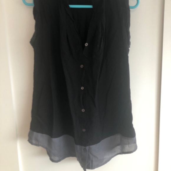 Black sleeveless button up - Picture 4 of 5